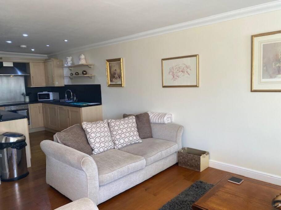 Spacious 2 Bedroom Apartment קלית'ורפס מראה חיצוני תמונה