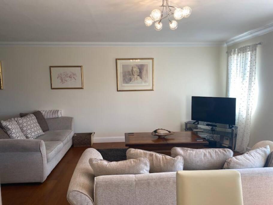 Spacious 2 Bedroom Apartment קלית'ורפס מראה חיצוני תמונה