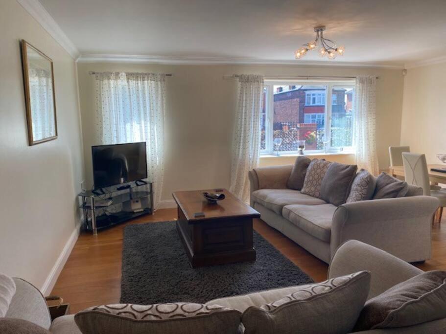 Spacious 2 Bedroom Apartment קלית'ורפס מראה חיצוני תמונה