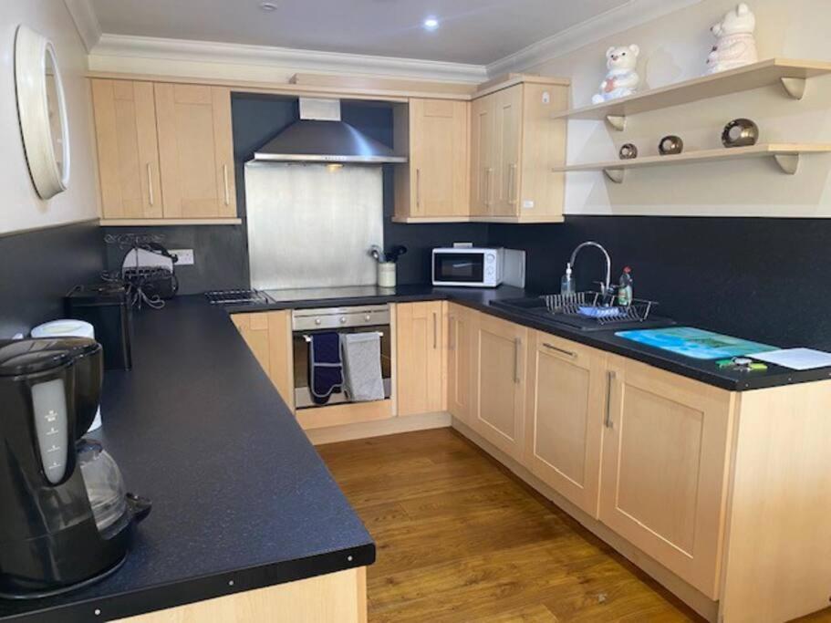 Spacious 2 Bedroom Apartment קלית'ורפס מראה חיצוני תמונה